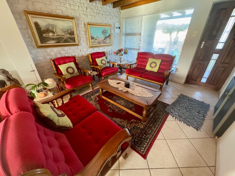 3 Bedroom Property for Sale in Wavecrest Eastern Cape